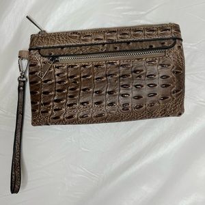 5 for $20 🌹 NWOT Cute Ostrich Wristlet👝